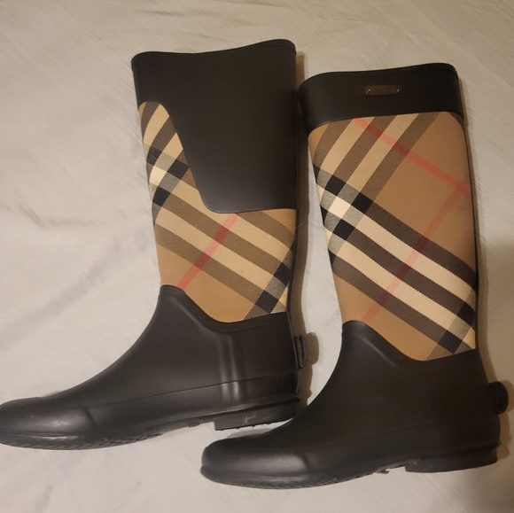 Brown Burberry rubber rain boots size 7 and 1/2 women's - Picture 5 of 7